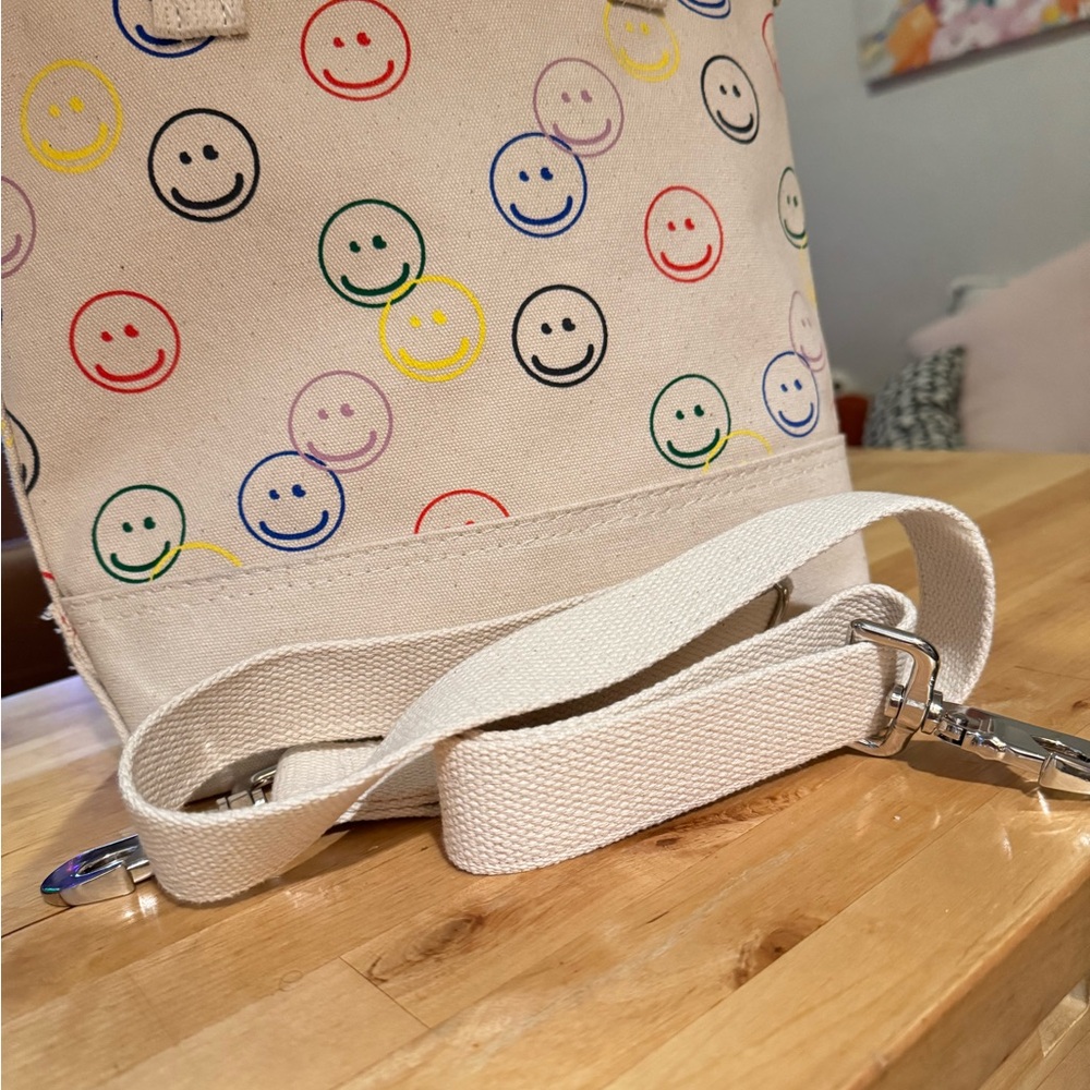 KULE Smiley Face Canvas Bucket Bag NWOT - Picture 5 of 7